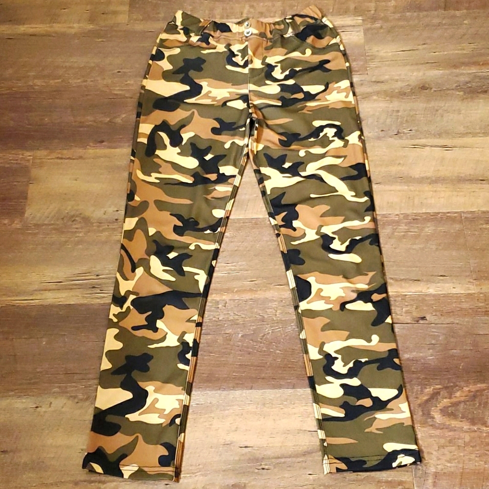 Womens camo spandex leggings.